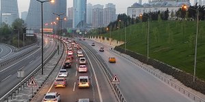 İstanbul'da 'tam kapanma' öncesinde şehir dışına çıkmak isteyenler nedeniyle trafik yoğunlaştı