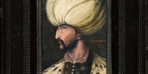 İngiltere'deki müzayedede satılan Kanuni Sultan Süleyman'ın portresi İBB'ye bağışlandı