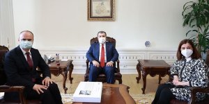 Koca: Milletçe yaptığımız fedakarlığın etkisini vaka sayılarında ve hastaneye yatışlarda görmeye başladık