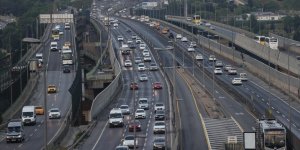 İstanbul'da 'tam kapanma' döneminin sona ermesiyle trafik yoğunluğu arttı