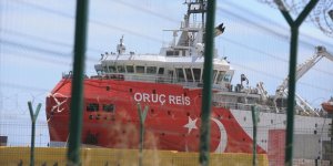 Oruç Reis gemisi ikmal için Antalya Limanı'na yanaştı