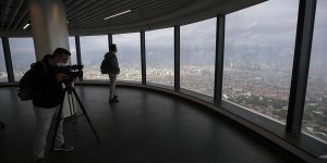 İstanbul'un en yüksek yapısı olan Çamlıca Kulesi'nin ilk ziyaretçileri gazeteciler oldu