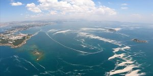 Marmara Denizi'ndeki müsilaj uçakla havadan görüntülendi