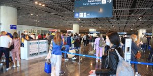 Rusya'nın tüm uçuşları yeniden başlatma kararı turizm sektörünü sevindirdi