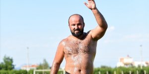 Antalyalı başpehlivan Orhan Okulu'nun hedefi altın kemeri kente getirmek