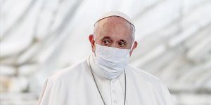 Papa Franciscus, ameliyat için hastaneye kaldırıldı!