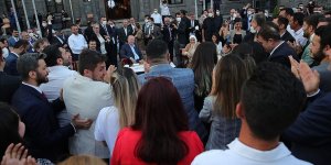Cumhurbaşkanı Erdoğan gençlerle buluşmasında Gönül Dağı türküsünü seslendirdi