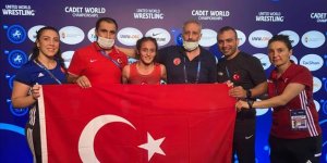 Dünya şampiyonu milli güreşçi Selvi İlyasoğlu tarihe geçti!