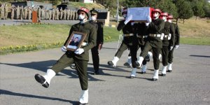 Irak'ın kuzeyindeki Pençe Harekatı bölgesinde şehit olan asker için Hakkari'de tören düzenlendi