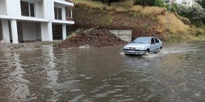 Sinop'ta sağanak trafikte aksamalara neden oldu, denizde hortum oluştu