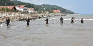 Jandarma komando timi 'Kağanlar' Ezine Çayı'nın Karadeniz'e döküldüğü alanda 'kayıp' arıyor