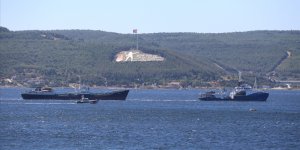 Rus donanmasına ait arızalı tanker Çanakkale Boğazı'ndan geçirildi!