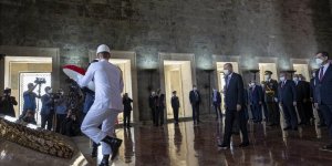 Cumhurbaşkanı Erdoğan başkanlığındaki devlet erkanı, Anıtkabir'i ziyaret etti