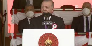 Cumhurbaşkanı Erdoğan: FETÖ ihanet çetesiyle irtibatı olan 21 bin TSK mensubunun orduyla ilişkisi kesildi