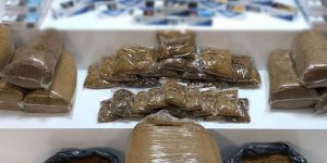 Kırıkkale'de kaçak tütün, makaron ve kuru sıkı tabanca ele geçirildi!