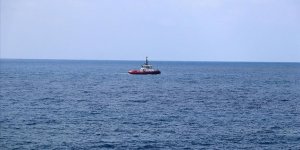 Hatay açıklarında Suriye kaynaklı petrol sızıntısına ilişkin temizlik çalışmaları sürüyor
