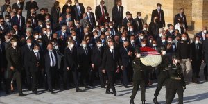 İçişleri Bakanı Soylu ve beraberindeki heyet Anıtkabir'i ziyaret etti
