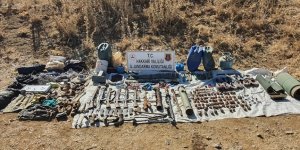 Hakkari'de PKK'lı teröristlere ait mühimmat ve el bombaları ele geçirildi