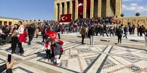Cumhuriyetin 98'inci yılında Anıtkabir'de ziyaretçi yoğunluğu yaşandı
