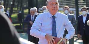 Cumhurbaşkanı Erdoğan, Ümraniye Millet Bahçesi'nde gençlerle basketbol oynadı