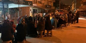Düzce'de bazı vatandaşlar depremin ardından evlerine giremiyor