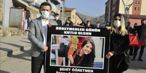 Hakkari'de öğretmenler şehit meslektaşları için yürüdü