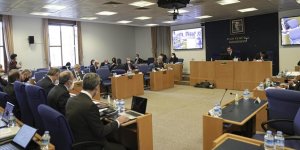 Memur ve emekliye ek zammı da içeren kanun teklifi komisyonda kabul edildi