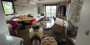 Bodrum'da sağanağın ardından evleri su bastı, kara yolu ulaşıma kapandı