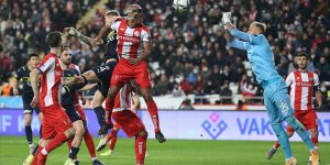 Fenerbahçe, Antalya deplasmanından 1 puanla dönüyor