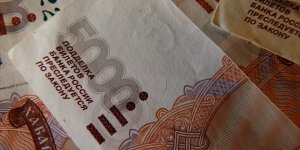 Rus rublesi, haftaya yüzde 8'den fazla değer kaybıyla başladı!