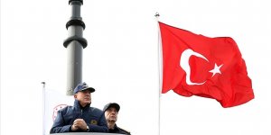 Milli torpido AKYA'nın ilk atışını Bakan Hulusi Akar yaptı