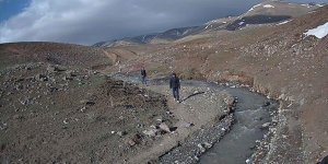 Jandarma, İran sınırını İHA'lar, keşif uçakları, kameralar ve fotokapanlarla izliyor