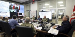 Akar, 'Pençe Kilit Operasyonu'nu komuta kademesiyle Harekat Merkezi'nden yönetti