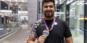 Gülle atmada milli atlet Alperen Karahan Türkiye rekoru kırdı