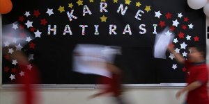 Yaklaşık 18 MİLYON ÖĞRENCİ karne alarak yaz tatiline giriyor