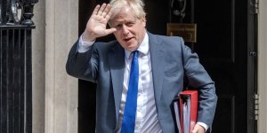 İngiltere Başbakanı Johnson partisinin liderliğinden istifasını açıkladı