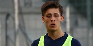 Fenerbahçe'de 10 numaralı formanın sahibi Arda Güler oldu