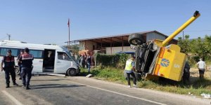 Denizli'de biçerdöver ile işçi minibüsü çarpıştı: 12 yaralı
