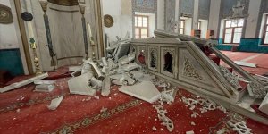 Düzce'de 1999'daki depremde de zarar gören caminin minberi yıkıldı