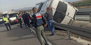 Osmaniyespor taraftarlarını taşıyan minibüsün devrilmesi sonucu 1 kişi öldü, 9 kişi yaralandı