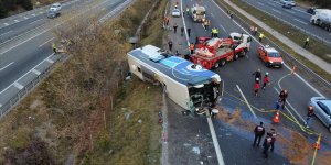 "Şehirler arası yolcu otobüslerinin karıştığı 43 ölümlü trafik kazasında 83 can kaybı meydana gelmiştir"