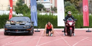Milli rekortmen atlet Kayhan Özer, spor otomobil ve motosikletle yarıştı