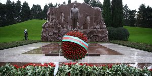 Haydar Aliyev vefatının 19. yılında anılıyor