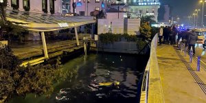 Beşiktaş'ta deniz kenarındaki restoranın balkonu çöktü, 4 kişi yaralandı