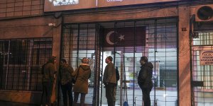 İstanbul'da EYT için işlem yapmak isteyen vatandaşlar geceden sıraya girdi