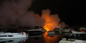 Kadıköy Caddebostan limanında 6 tekne yandı!