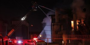 Arnavutköy’de kauçuk fabrikasında çıkan yangında hasar oluştu