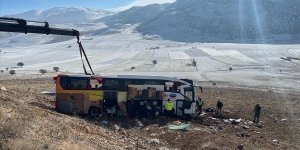 Afyonkarahisar'da yolcu otobüsü devrildi: 8 ölü, 35 yaralı