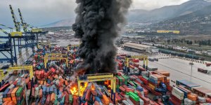 İskenderun Limanı'ndaki yangın söndürme çalışmaları devam ediyor