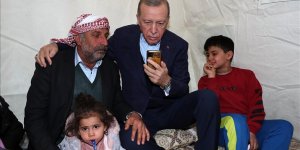 Cumhurbaşkanı Erdoğan, depremden etkilenen Şanlıurfa'da çadır kenti ziyaret etti